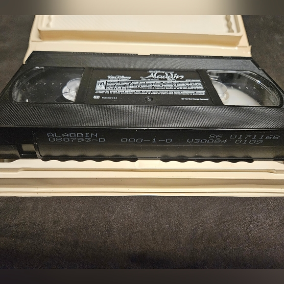 Disney Black Diamond VHS | Aladdin | Beauty and the Beast | Rescuers Down Under - Picture 6 of 15